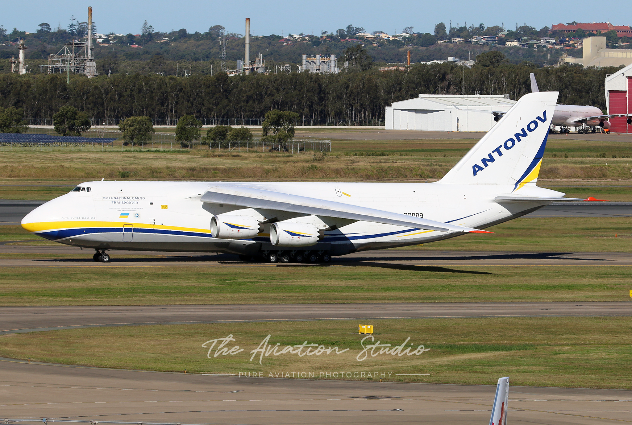 The Vodka Burner Returns: Antonov 124 Visits Brisbane Airport