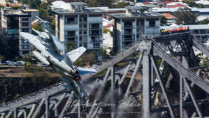 Riverfire RAAF Boeing F/A-18F Super Hornet A44-202 ripping it over the Story Bridge as workers watch on