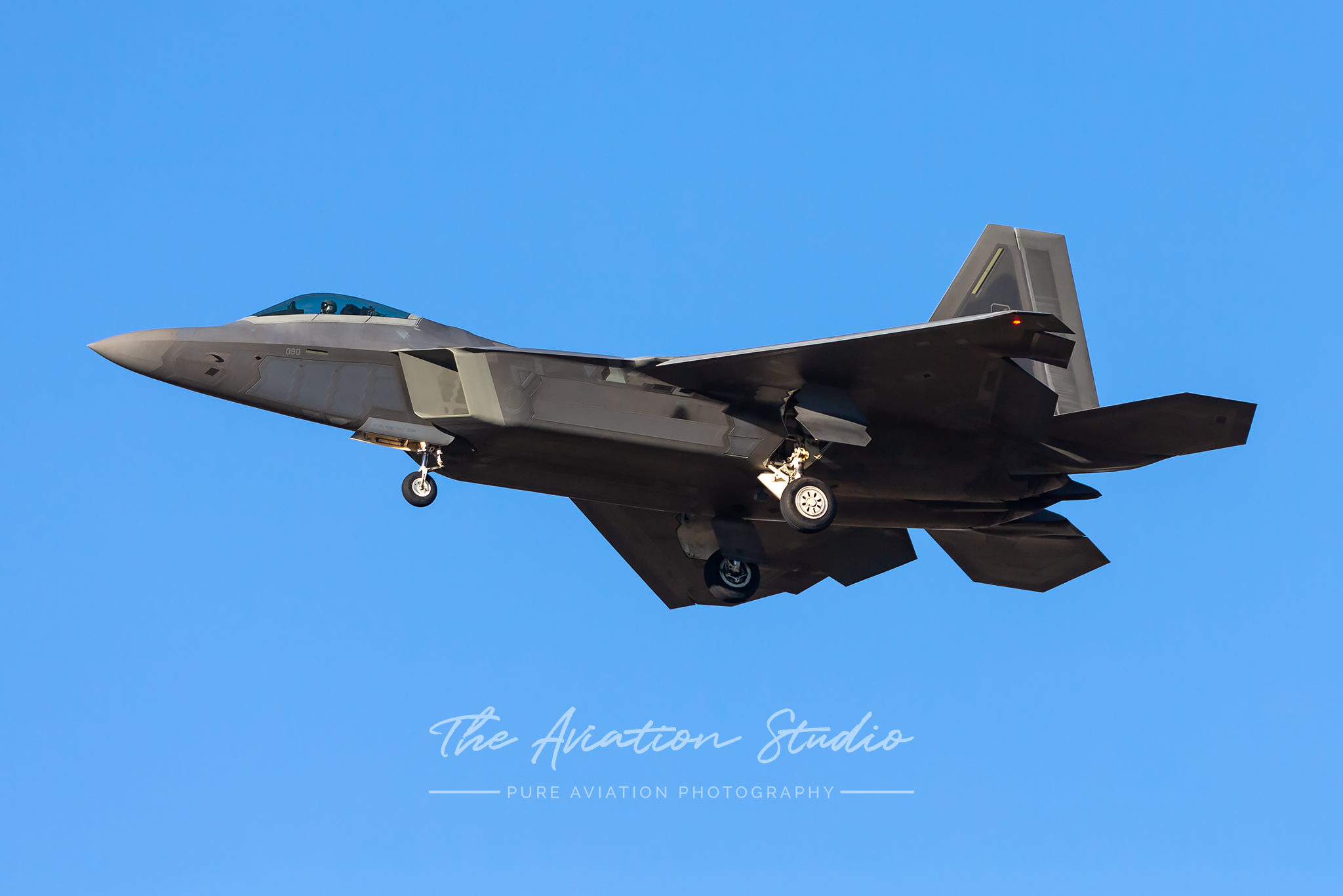 A United States Air Force Lockheed Martin F-22A Raptor 05-4090 about to land RWY33 at RAAF Amberley (Image: Lance Broad)