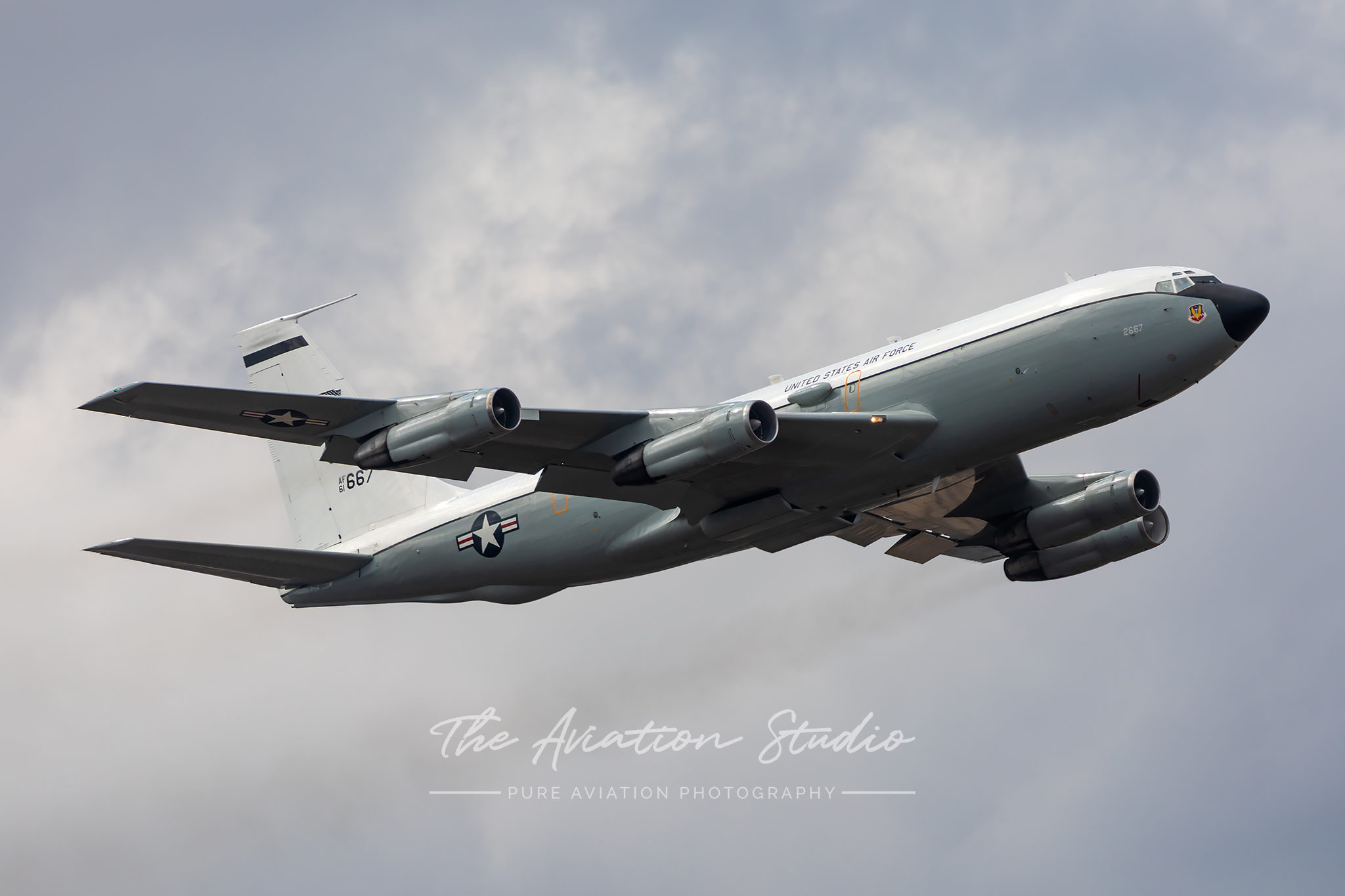 United States Air Force WC-135 61-2667 Constant Phoenix climbing away from RWY15 at RAAF Base Amberley (Image: Lance Broad)