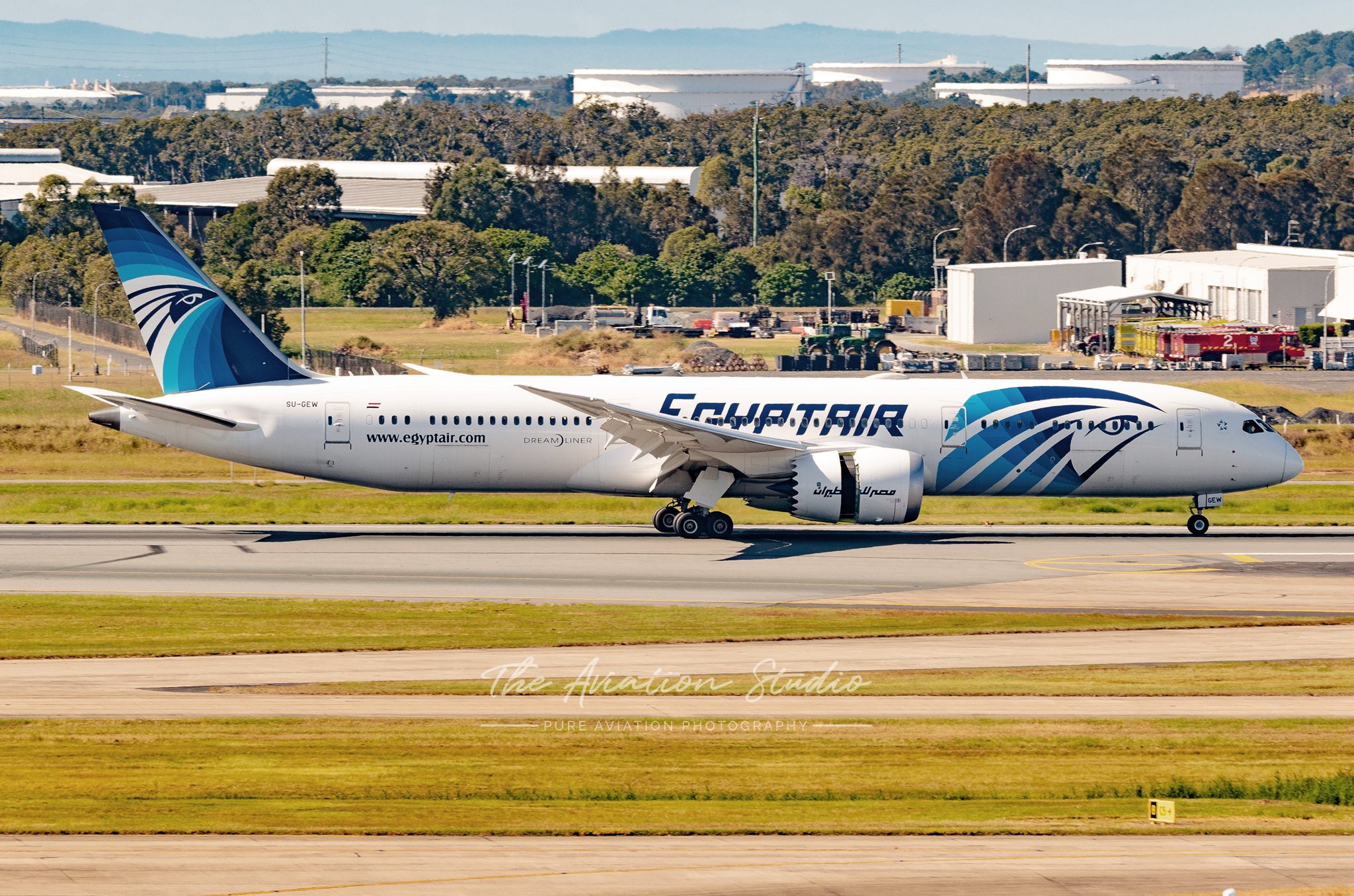 EgyptAir Boeing 787-9 Dreamliner SU-GEW arrives in Brisbane (Image: James Saunders)